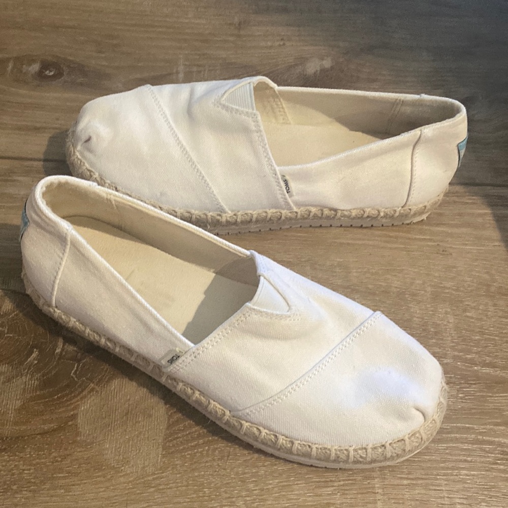 White Tom’s Canvas Slip on Shoes